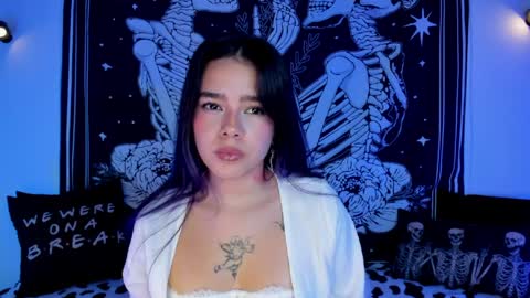 Snapshot of _alicesasha_ chatting on April 9, 9:15 am _alicesasha_ online show from April 9, 9:15 am