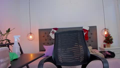 Snapshot of _aline_hall chatting on December 6, 10:38 am Alline Hall online show from December 6, 10:38 am