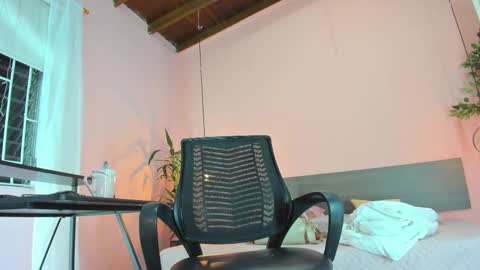 Snapshot of _aline_hall chatting on September 10, 10:37 am Alline Hall online show from September 10, 10:37 am