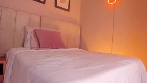 Hii I m Alison   online show from October 15, 11:32 am