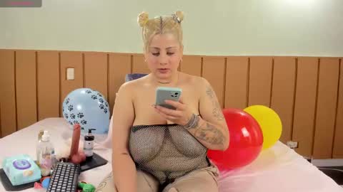 Snapshot of _ally_blonde chatting on September 19, 8:20 pm _ally_blonde online show from September 19, 8:20 pm