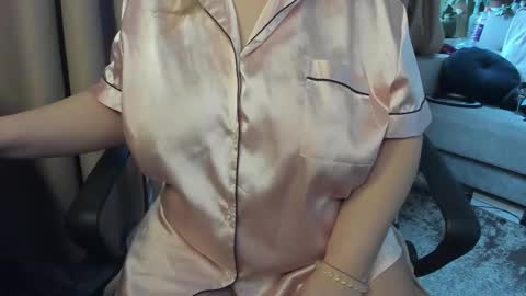 Snapshot of _alyssia_ chatting on February 14, 10:12 am lisa online show from February 14, 10:12 am