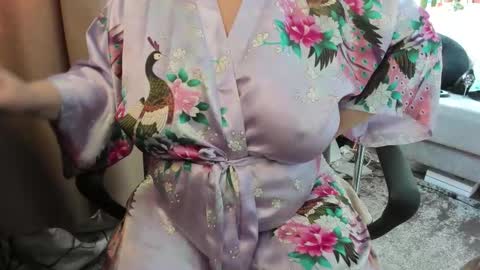 Snapshot of _alyssia_ chatting on February 21, 9:43 am lisa online show from February 21, 9:43 am