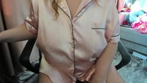 Snapshot of _alyssia_ chatting on April 5, 8:44 am lisa online show from April 5, 8:44 am