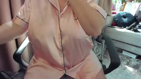 Snapshot of _alyssia_ chatting on April 12, 9:36 am lisa online show from April 12, 9:36 am