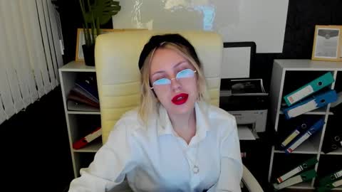 _amymoore_ online show from March 5, 1:34 am