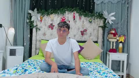 Snapshot of _andrew_williams chatting on December 18, 6:57 pm Andres online show from December 18, 6:57 pm