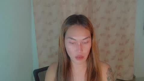 Snapshot of _angelari_ chatting on December 9, 12:30 pm Pearl online show from December 9, 12:30 pm