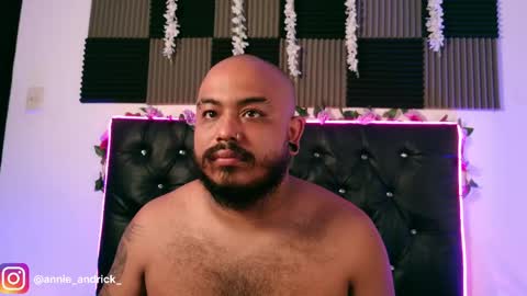 Annie Andrick online show from March 26, 11:05 am