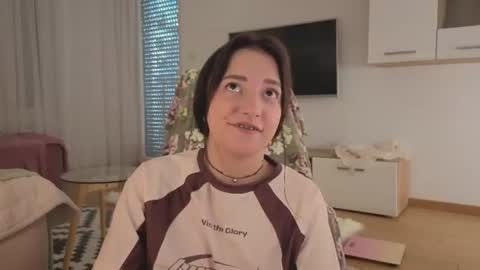 Snapshot of _annieone chatting on August 1, 12:37 pm Anna online show from August 1, 12:37 pm