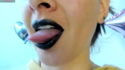 antonia online show from May 27, 7:00 pm