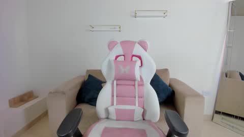    online show from November 12, 12:27 pm