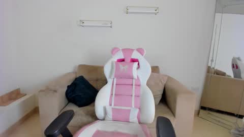    online show from January 10, 12:18 pm