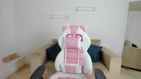 Snapshot of _april_smith_ chatting on January 19, 12:09 pm online show from January 19, 12:09 pm