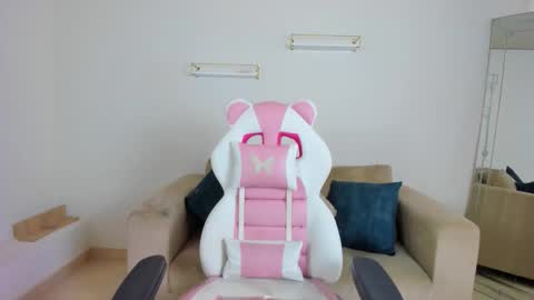 Snapshot of _april_smith_ chatting on February 2, 12:26 pm online show from February 2, 12:26 pm