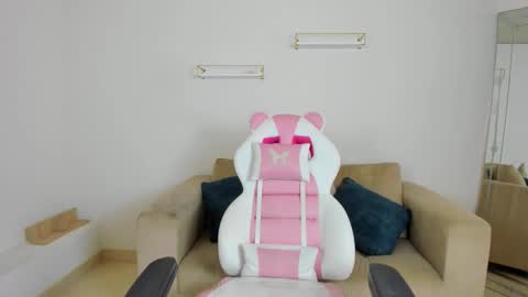 Snapshot of _april_smith_ chatting on February 3, 12:21 pm online show from February 3, 12:21 pm