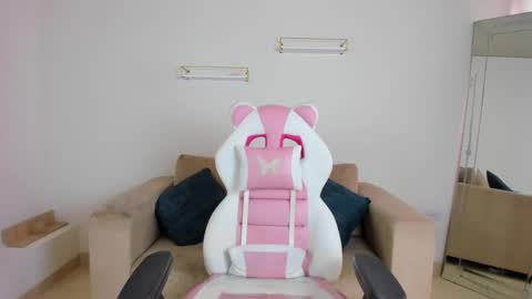 Snapshot of _april_smith_ chatting on February 6, 12:19 pm online show from February 6, 12:19 pm