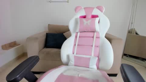 Snapshot of _april_smith_ chatting on February 11, 1:27 pm online show from February 11, 1:27 pm