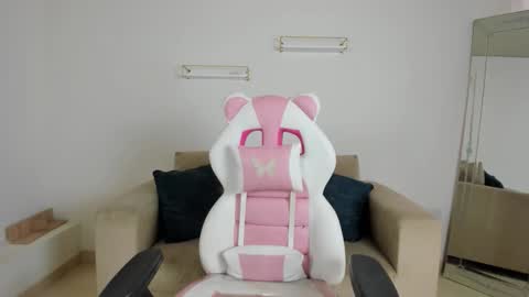 Snapshot of _april_smith_ chatting on February 12, 12:11 pm online show from February 12, 12:11 pm