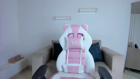 Snapshot of _april_smith_ chatting on February 13, 12:23 pm online show from February 13, 12:23 pm