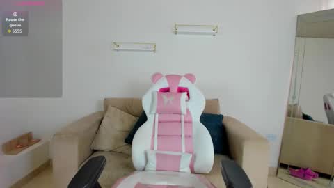 Snapshot of _april_smith_ chatting on February 16, 1:07 pm online show from February 16, 1:07 pm