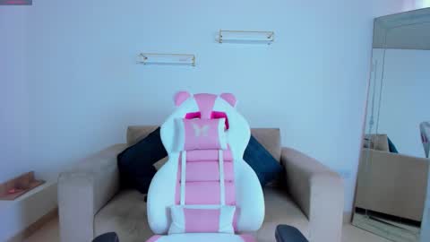 Snapshot of _april_smith_ chatting on February 24, 1:20 pm online show from February 24, 1:20 pm