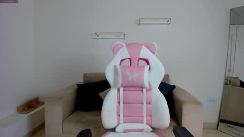 Snapshot of _april_smith_ chatting on February 25, 12:15 pm online show from February 25, 12:15 pm