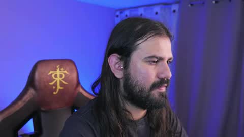 Snapshot of _aragorn__ chatting on December 4, 9:29 am _aragorn__ online show from December 4, 9:29 am