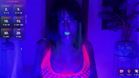   online show from November 26, 3:13 pm