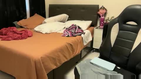 Angie online show from October 14, 2:56 am