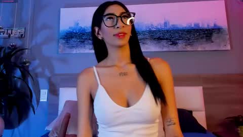 Ashly online show from March 24, 8:25 pm