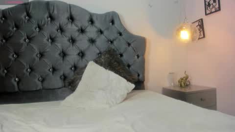 Snapshot of _athennea chatting on November 12, 2:06 pm carolina online show from November 12, 2:06 pm