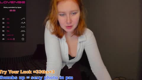 Snapshot of _aurareflection chatting on December 4, 8:40 pm hello im Lira online show from December 4, 8:40 pm