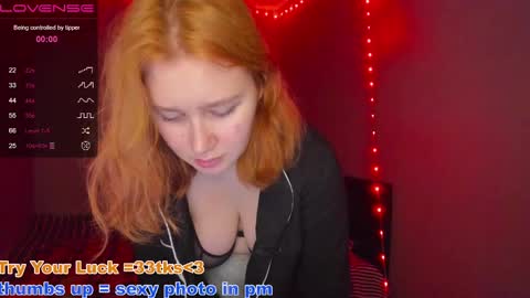 Snapshot of _aurareflection chatting on December 14, 10:07 pm hello im Lira online show from December 14, 10:07 pm