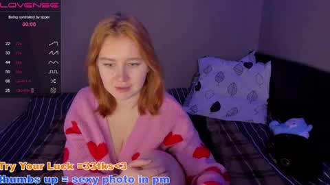 Snapshot of _aurareflection chatting on January 3, 9:57 pm hello im Lira online show from January 3, 9:57 pm