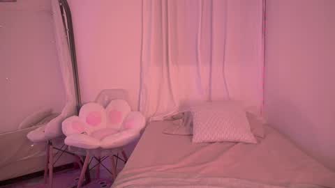 Snapshot of _available_ chatting on March 2, 1:41 am _available_ online show from March 2, 1:41 am