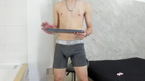 Snapshot of _axel_09 chatting on April 11, 7:45 am _axel_09 online show from April 11, 7:45 am