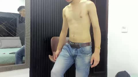 Snapshot of _axel_09 chatting on April 18, 4:38 am _axel_09 online show from April 18, 4:38 am