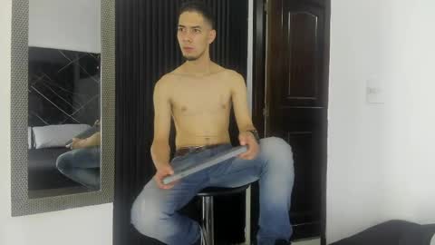 Snapshot of _axel_09 chatting on April 19, 4:01 am _axel_09 online show from April 19, 4:01 am
