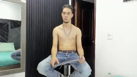 Snapshot of _axel_09 chatting on May 1, 3:55 am _axel_09 online show from May 1, 3:55 am