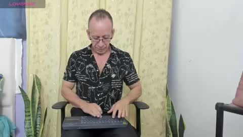 Axel online show from June 1, 11:34 am