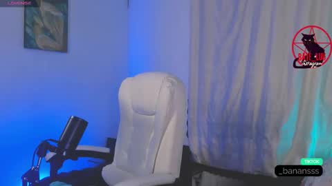 Lunita  online show from January 14, 4:45 pm