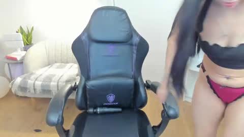 Bella Evans online show from April 18, 5:22 am