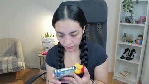 Bella Evans online show from May 25, 4:51 am