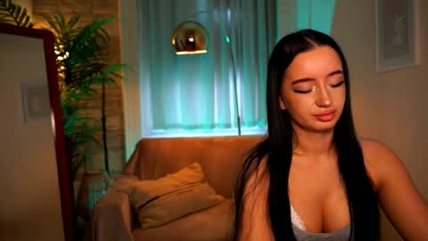 Pearl online show from April 21, 4:34 pm