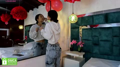 _bonnyandclyde online show from February 18, 12:01 pm