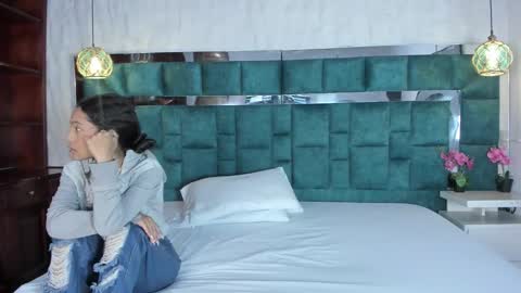 _bonnyandclyde online show from March 29, 1:00 pm