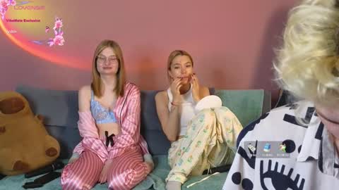 _capybara0_0 online show from December 14, 12:10 pm