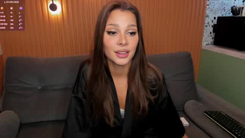 Snapshot of _catchmeifyoucan chatting on January 19, 5:28 pm Angela online show from January 19, 5:28 pm