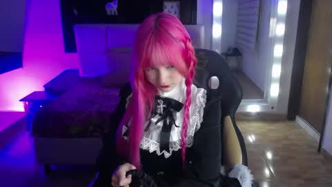 _charlotte_collins_ online show from April 9, 2:44 pm